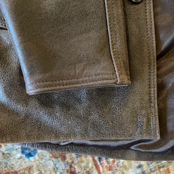 Beautiful, barely worn full grain leather coat. - Picture 7 of 7
